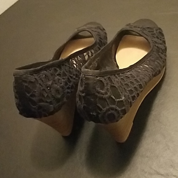 American Eagle Open Toe Embroidered Black Wedges - Picture 3 of 4